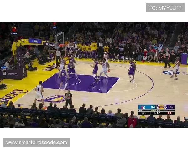 湖人与76人经典对决全场回放 看詹姆斯如何带队逆转胜利